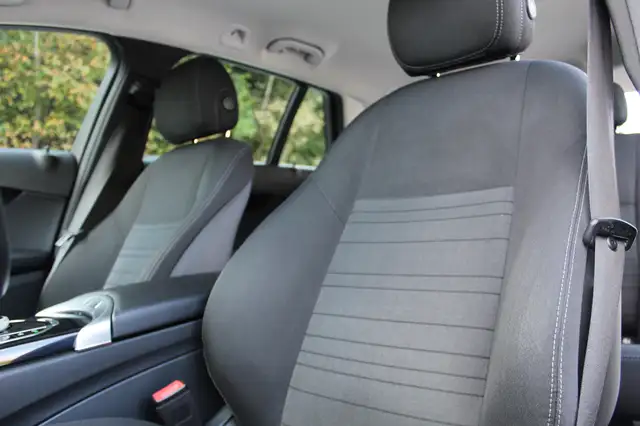 Mercedes-Benz C-Class view 12