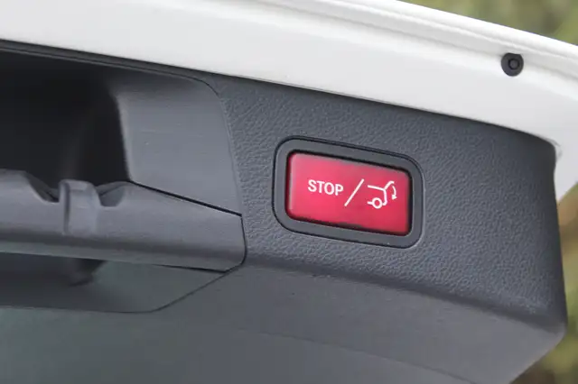 Mercedes-Benz C-Class view 26