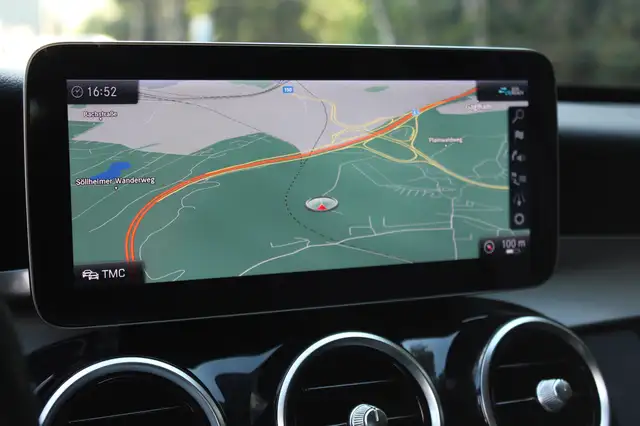 Mercedes-Benz C-Class view 17