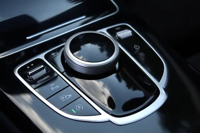Mercedes-Benz C-Class view 18