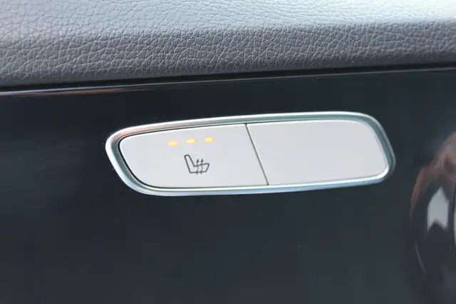 Mercedes-Benz C-Class view 24