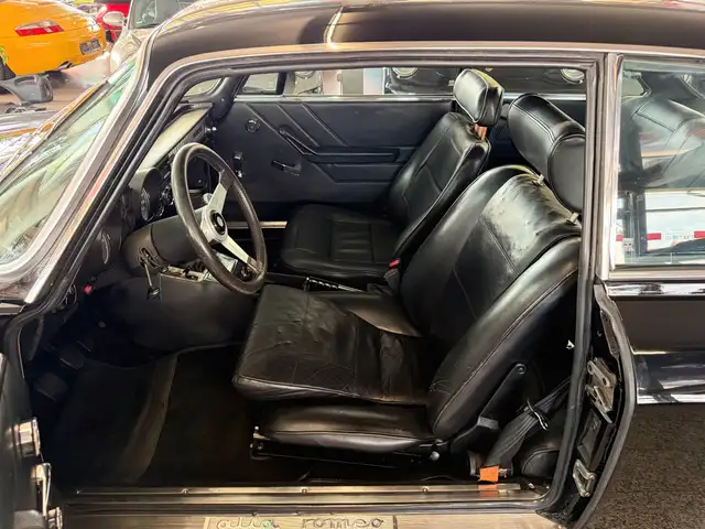 Alfa Romeo GTV view 8