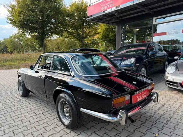 Alfa Romeo GTV view 3