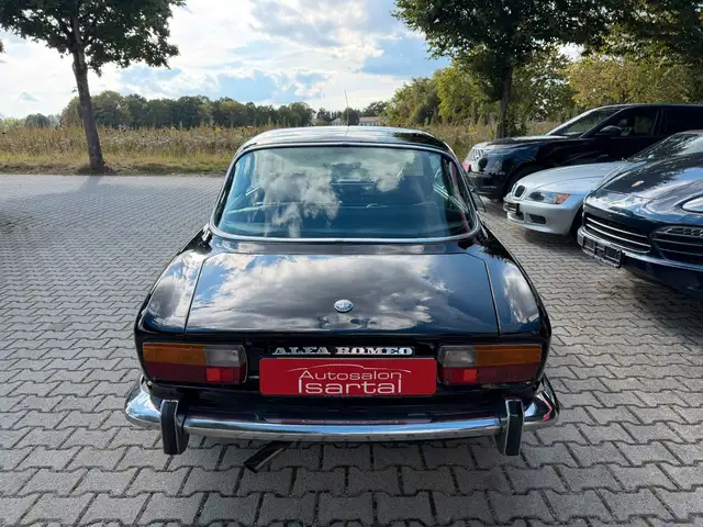 Alfa Romeo GTV view 4