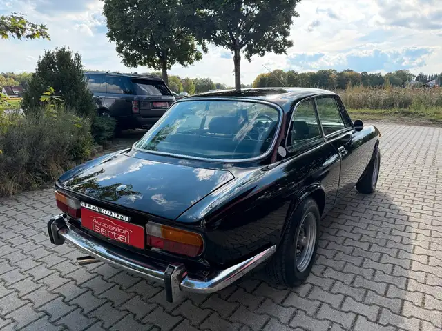 Alfa Romeo GTV view 5