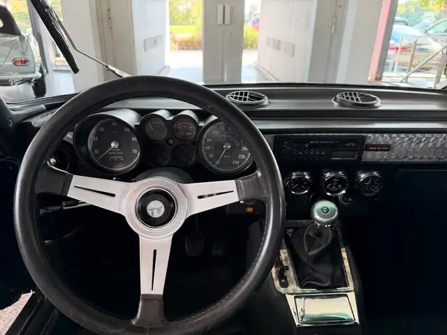 Alfa Romeo GTV view 11