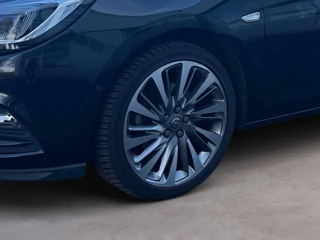 Opel Astra view 4