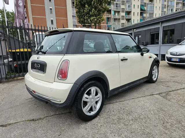 Mini One view 3