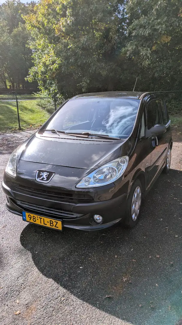 Peugeot 1007 1.4 Gentry Negru - 1