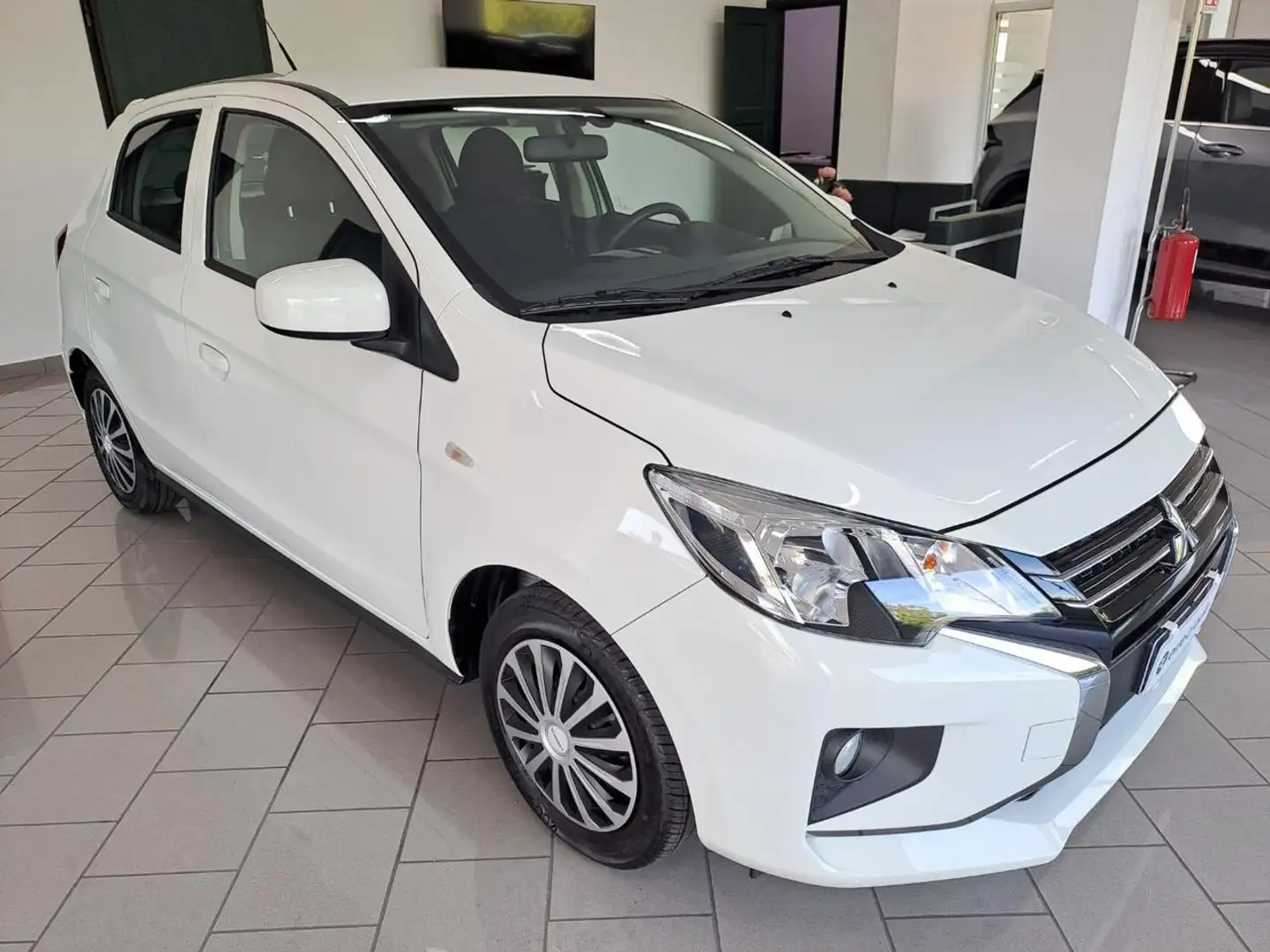 Mitsubishi Space Star 1.2 Invite Blanc - 1