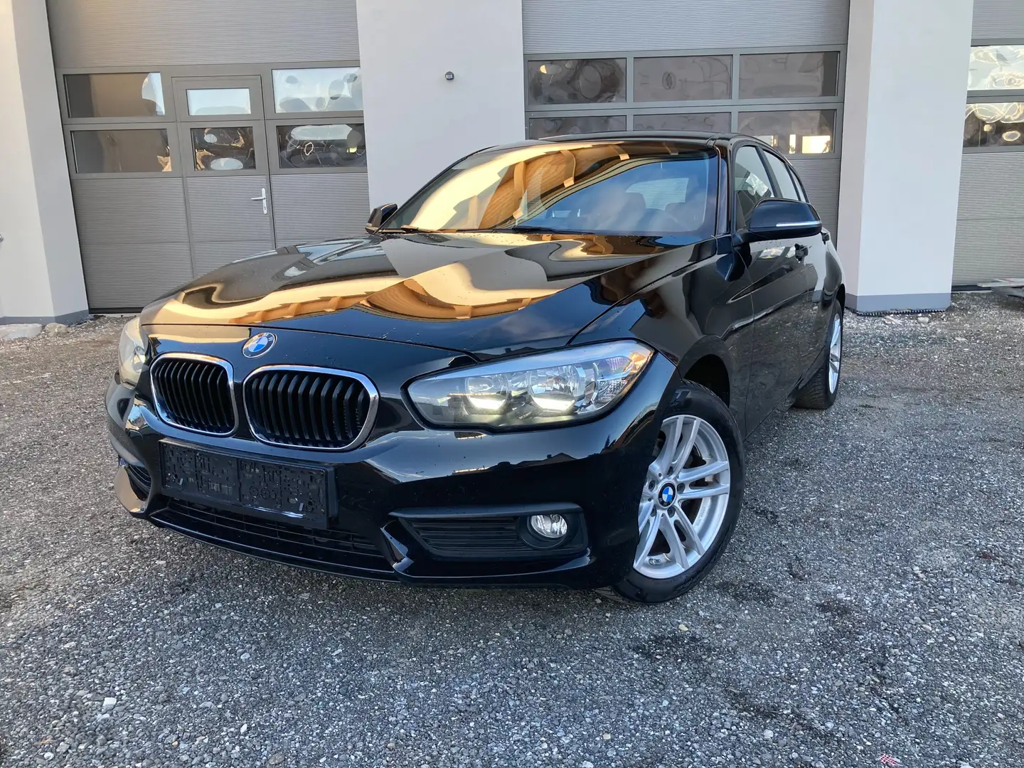 BMW 116 116 i Advantage Schwarz - 1