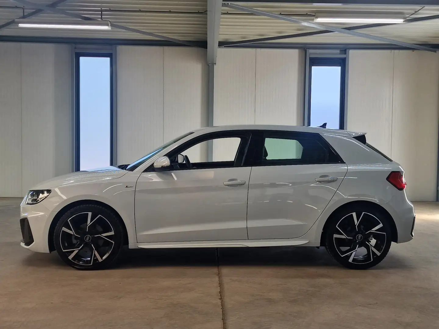 Audi A1 Sportback 30 TFSI 110pk S-Tronic S-Line Climatroni Wit - 2