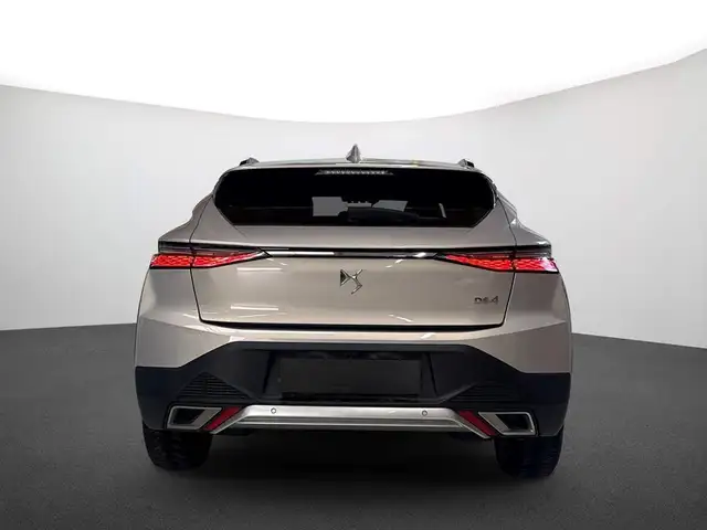 DS Automobiles DS 4 view 4