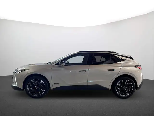 DS Automobiles DS 4 view 5