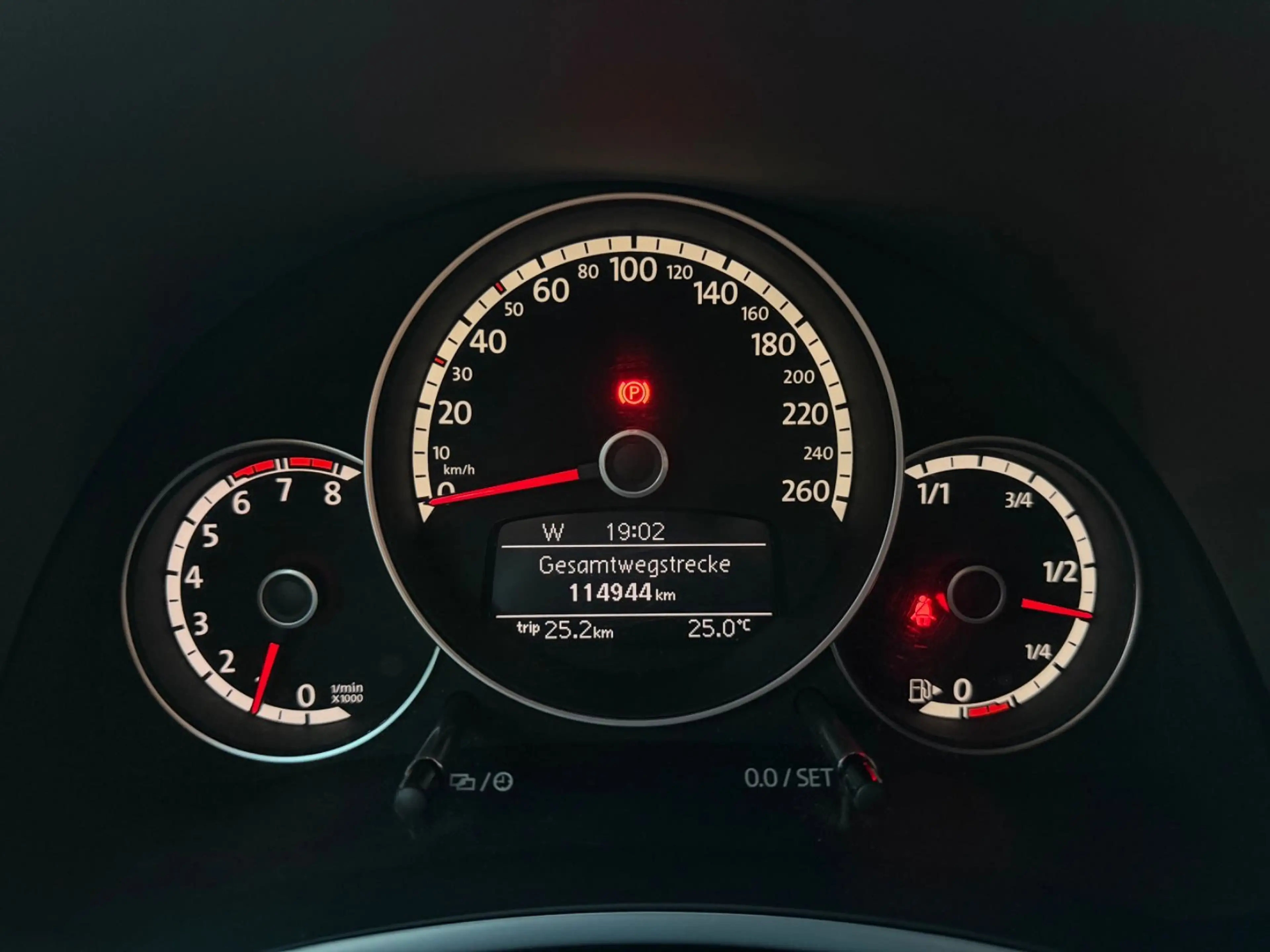 Volkswagen Beetle Cabrio Exclusive Sport *1.Hand*Navi*Leder — photo 13