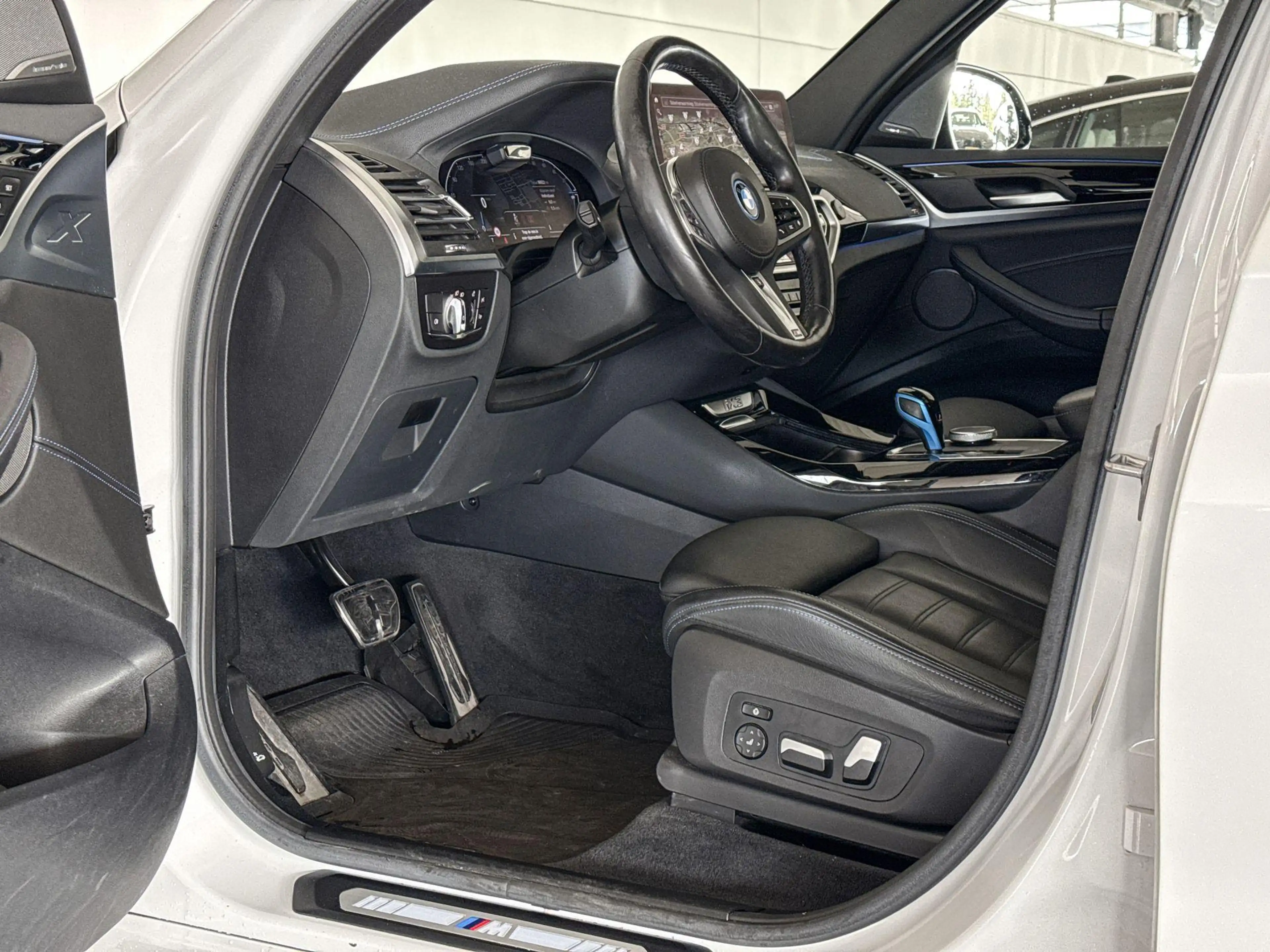 BMW iX3 High Executive 80 kWh — photo 9