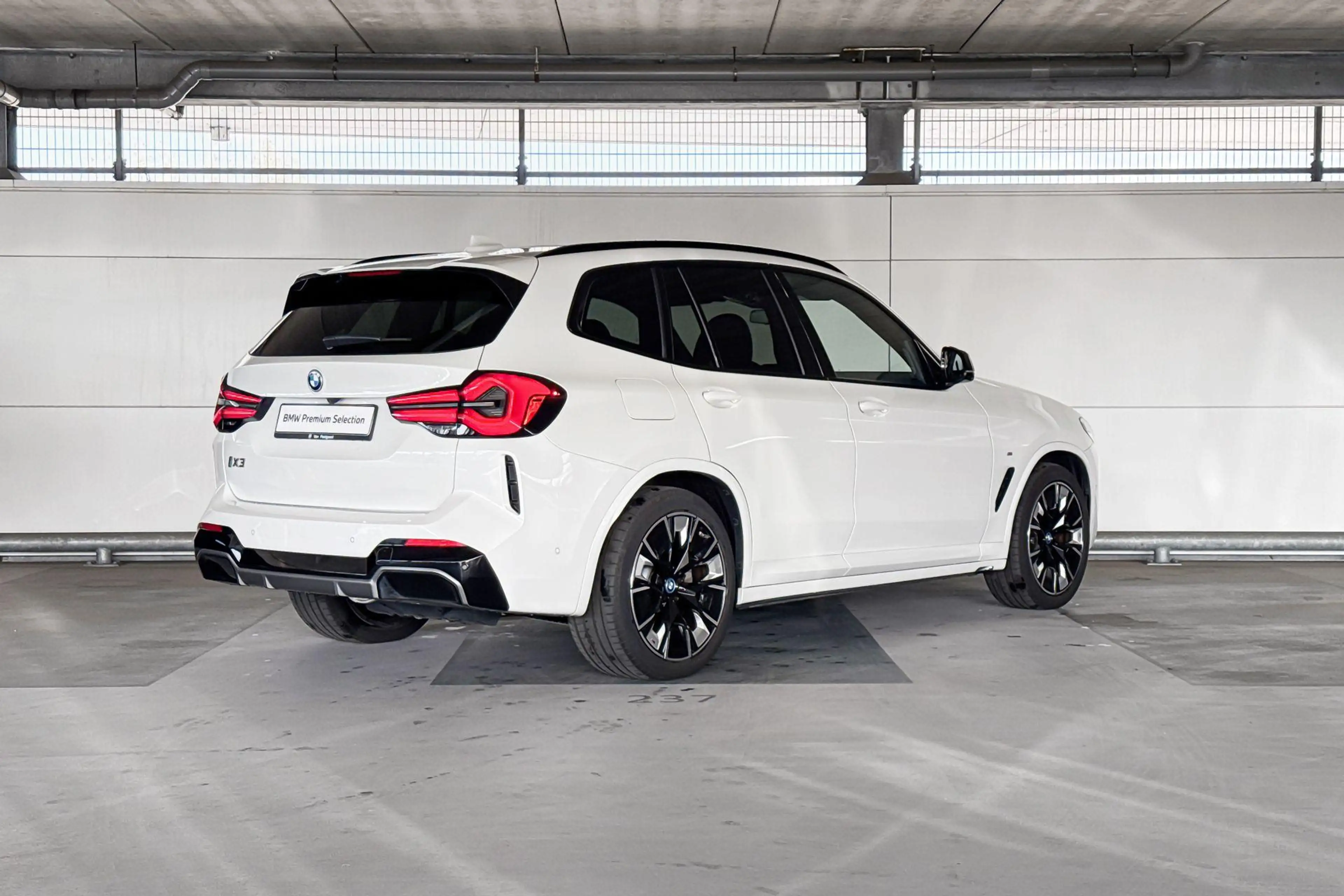 BMW iX3 High Executive 80 kWh — photo 6
