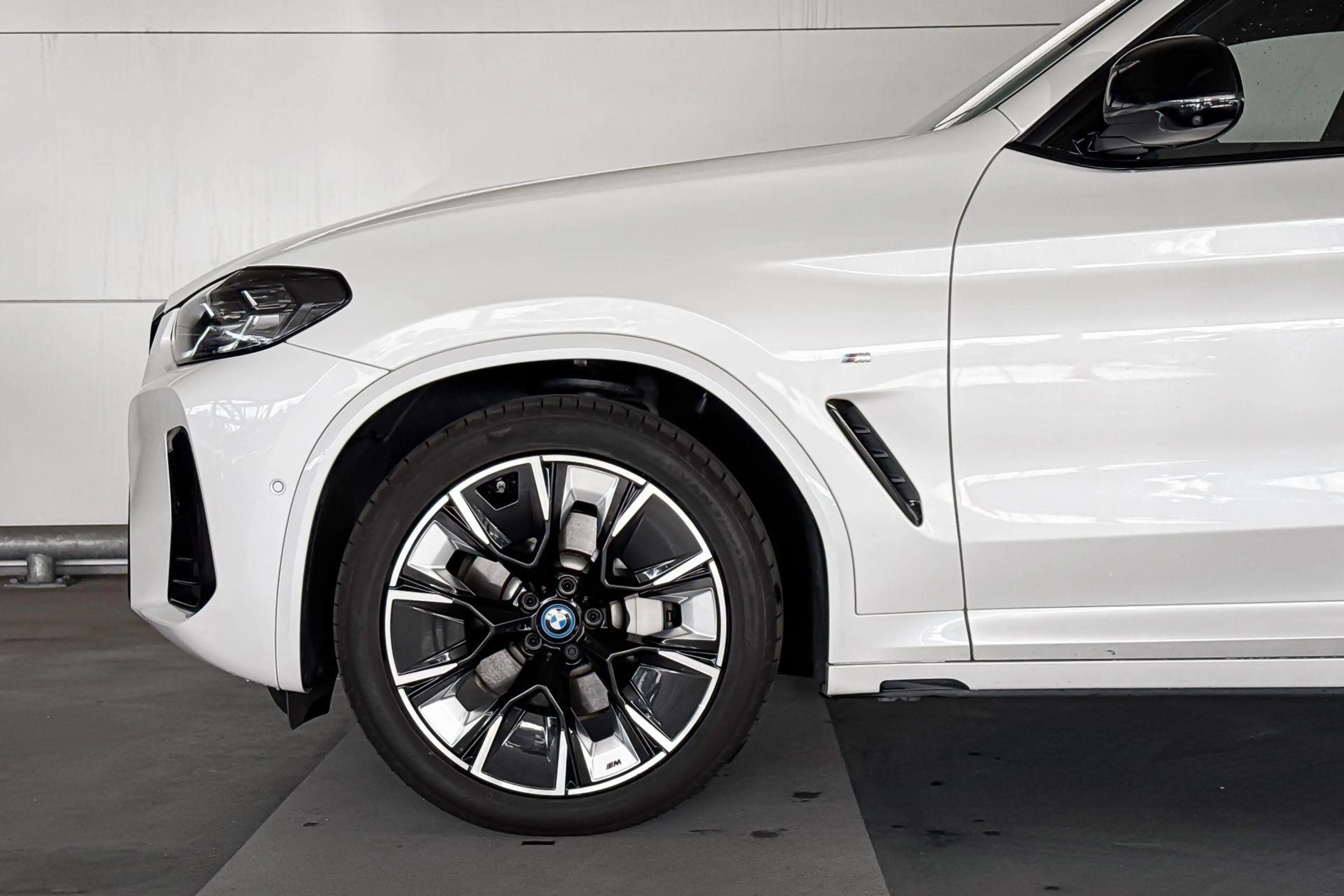 BMW iX3 High Executive 80 kWh — photo 4