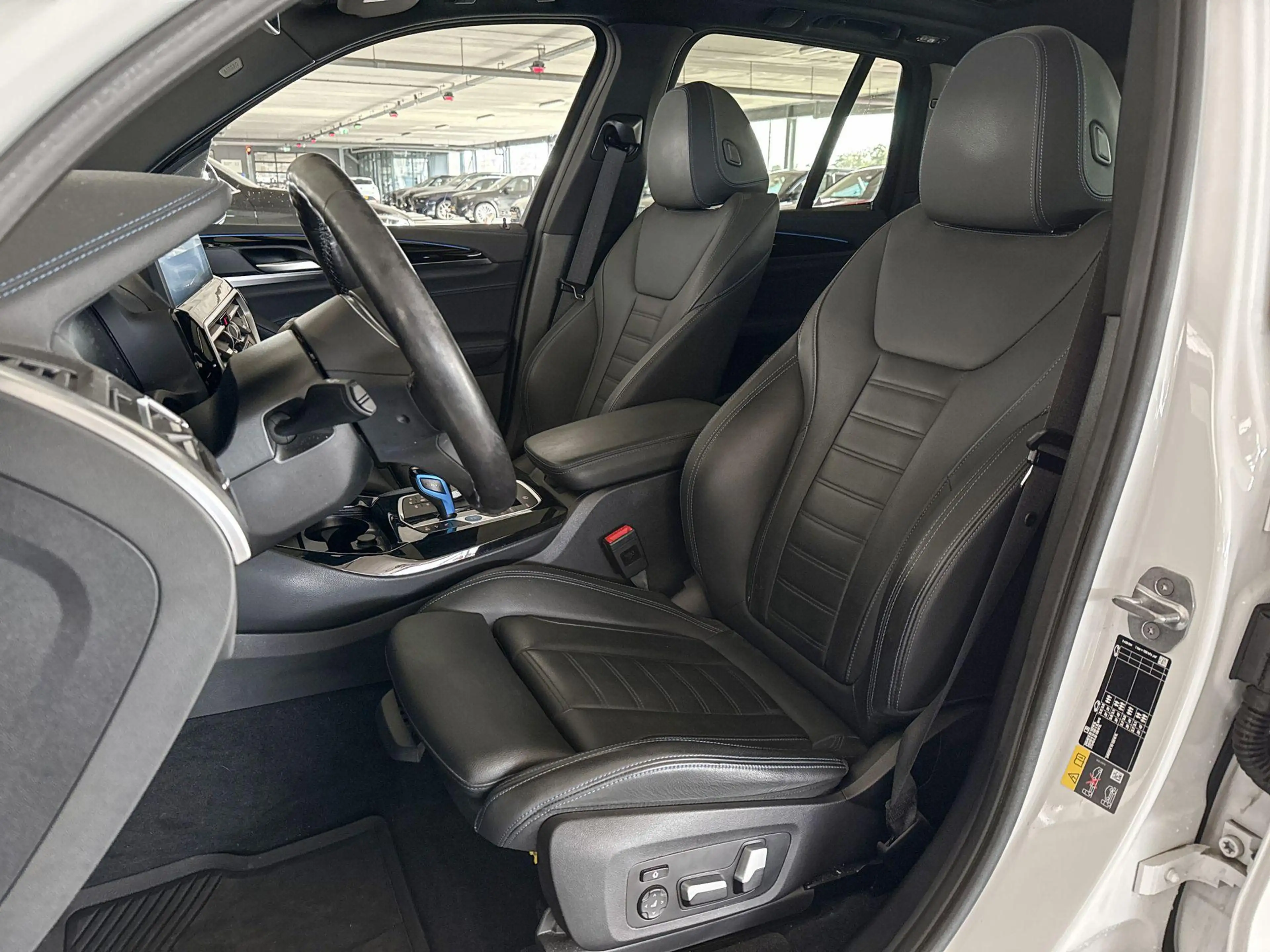 BMW iX3 High Executive 80 kWh — photo 10