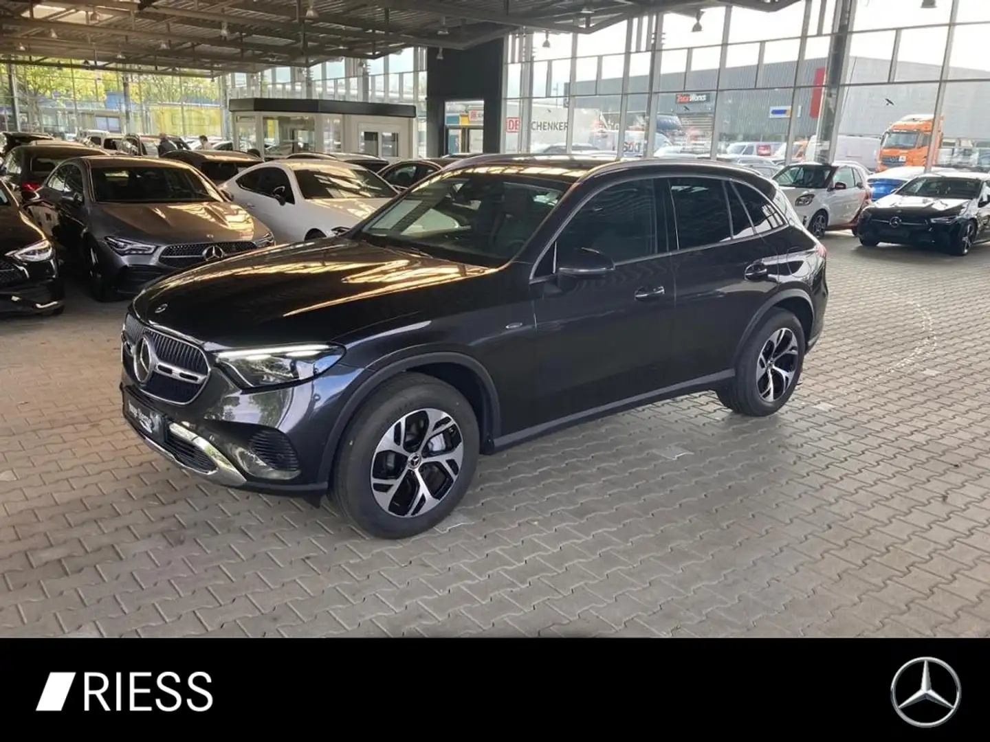 Mercedes-Benz GLC 300 e 4M Avantgarde Premium Pano AHK Distro Grau - 1