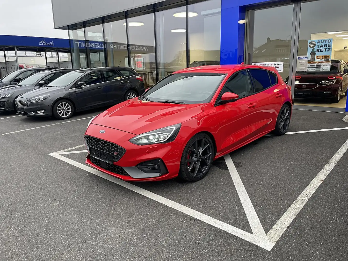 Ford Focus 2,0 EcoBlue SCR ST mit Styling-Paket Rot - 1