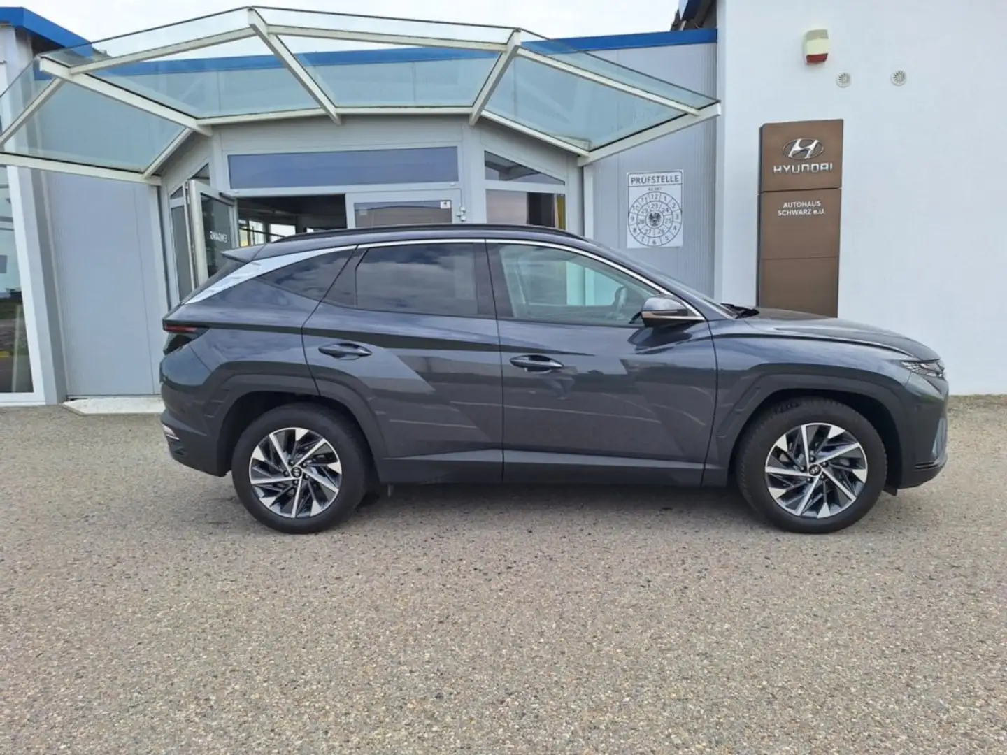 Hyundai TUCSON NX4 GO 1,6 TGDi 2WD t1bg0 Schwarz - 2
