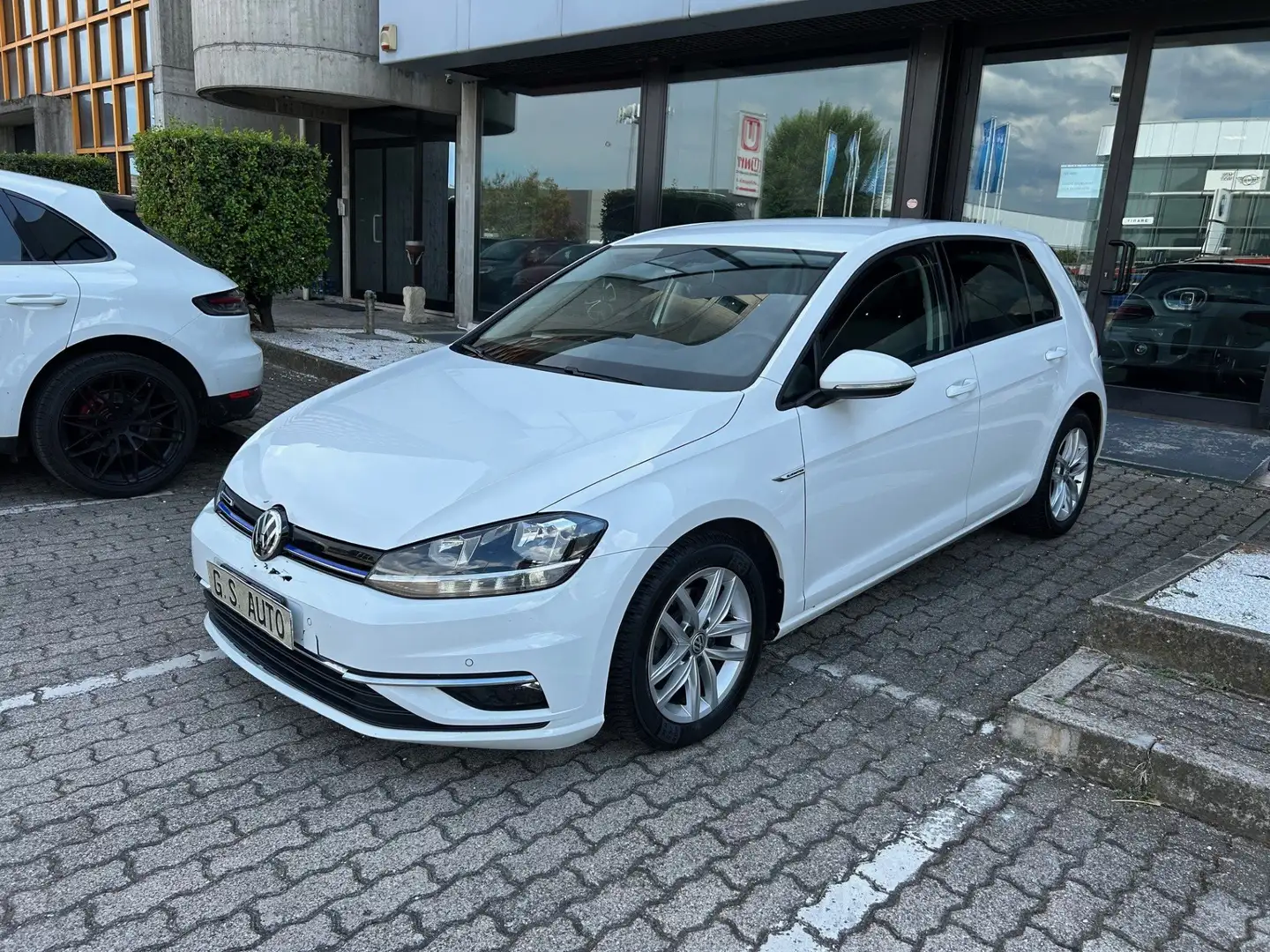 Volkswagen Golf 5p 1.5 tgi Executive 130cv dsg Blanco - 1