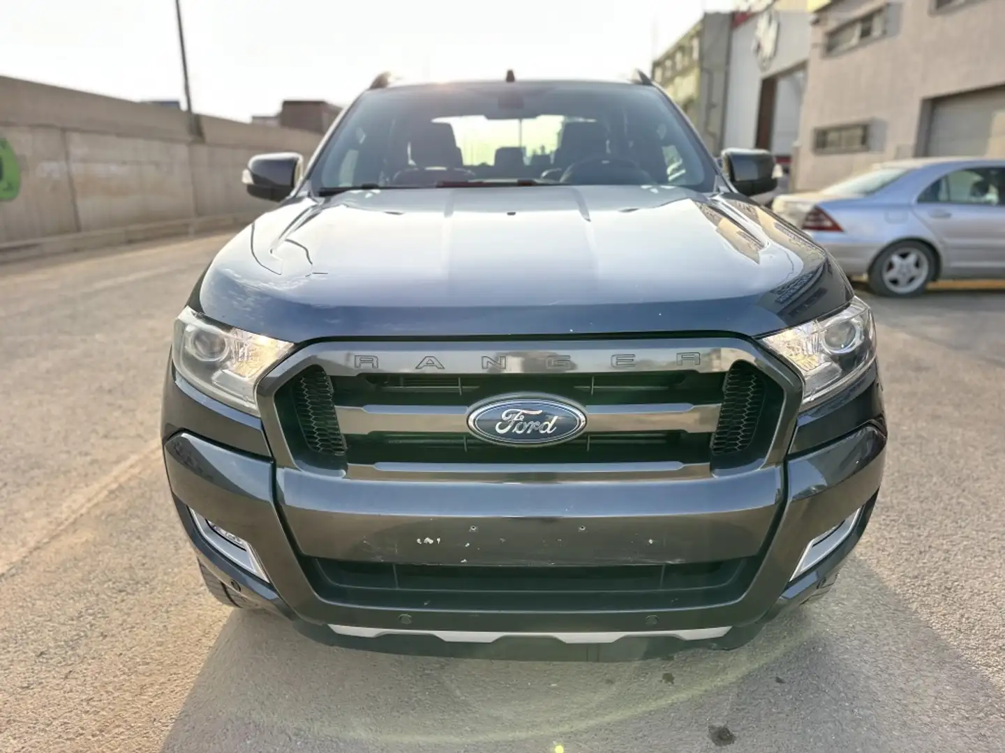 Ford Ranger 3.2TDCI DCb. Wildtrak 4x4 Aut. 200 Grijs - 2