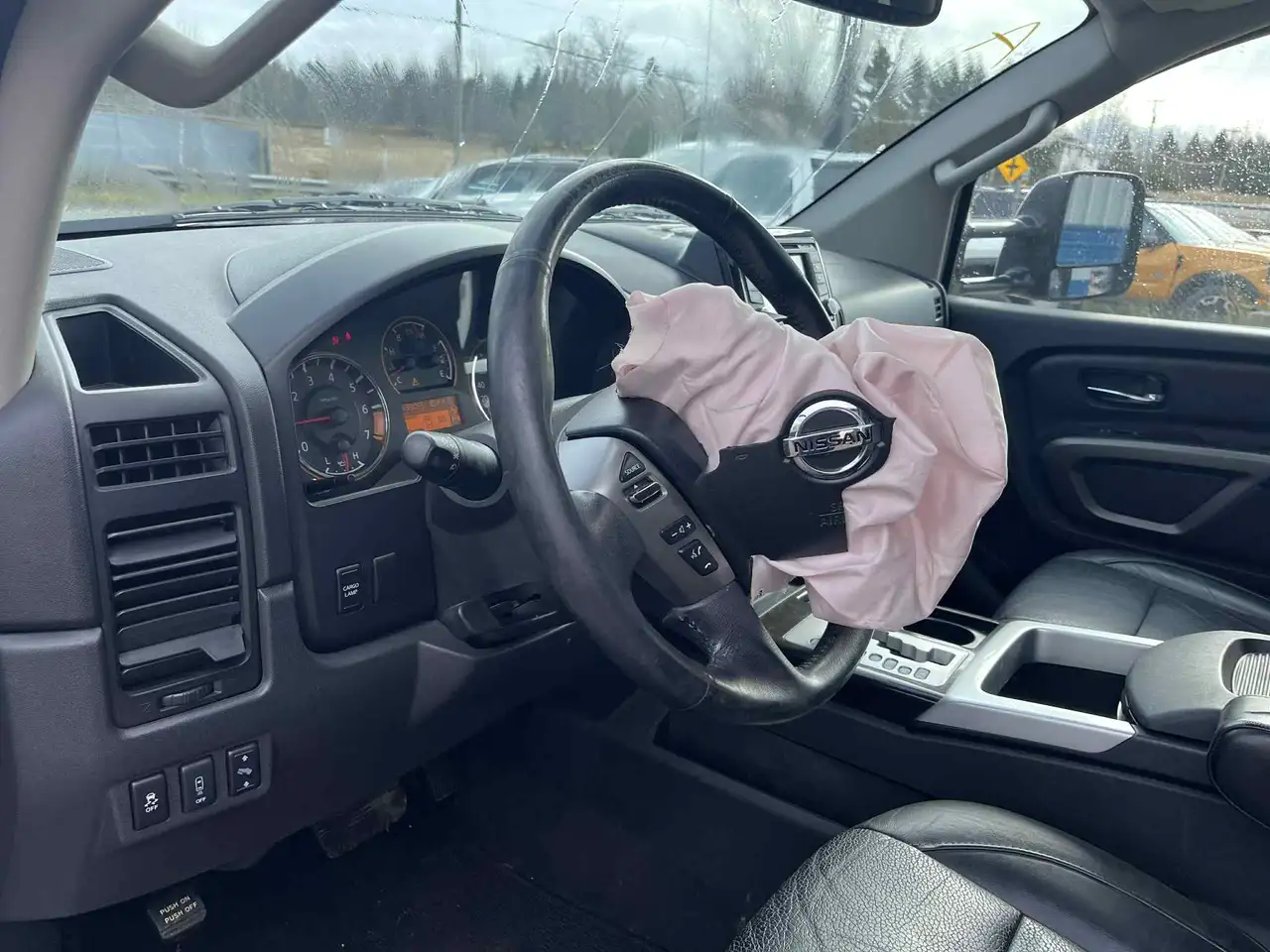 Nissan Titan снимка Nissan Titan