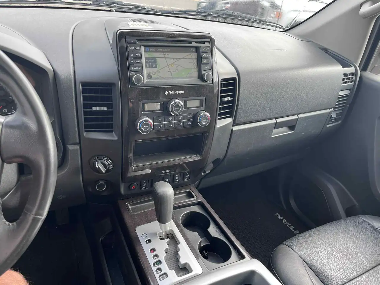 Nissan Titan снимка Nissan Titan