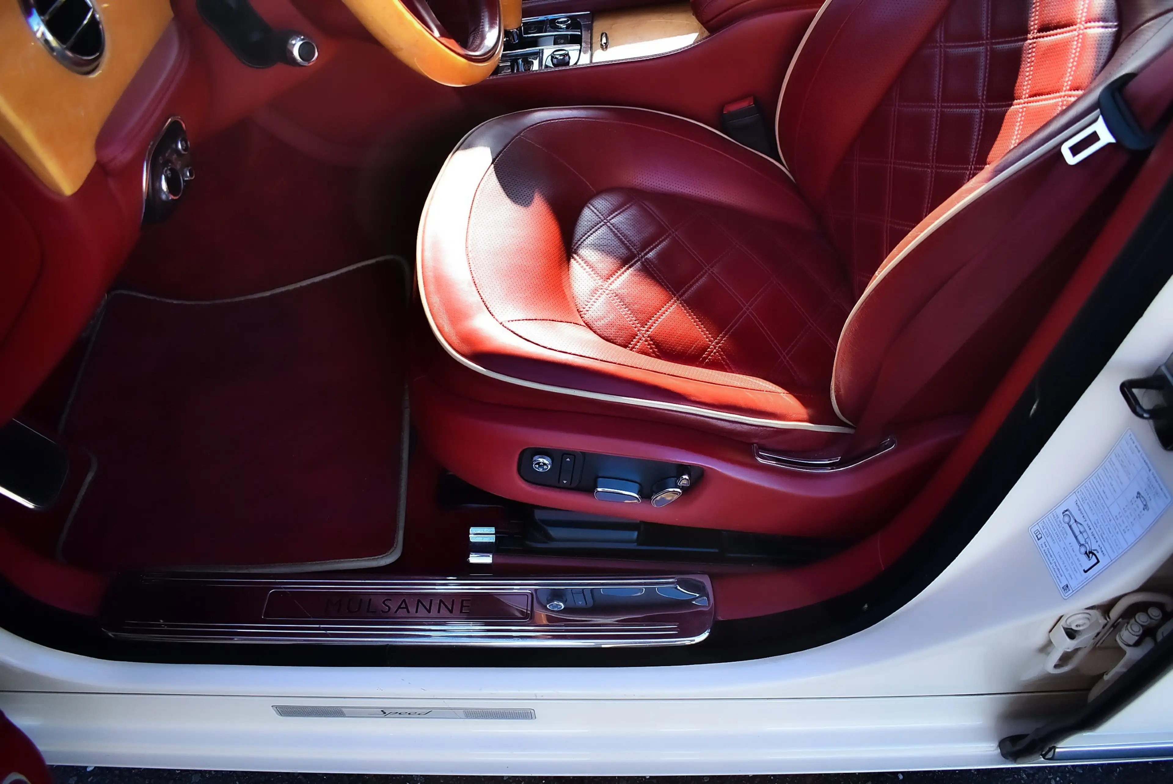 Bentley Mulsanne Mulsanne Speed sedan 6.75L V8 — photo 12