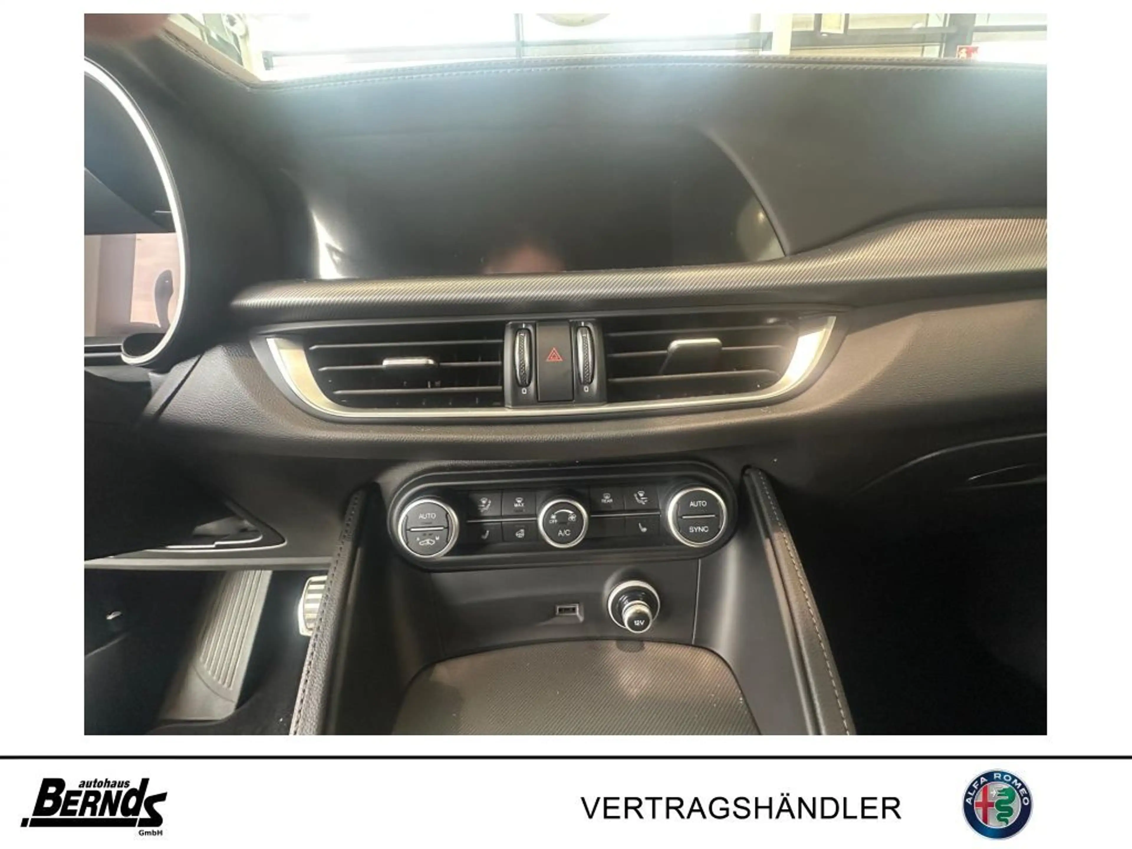 Alfa Romeo Stelvio 2.2D Q4 Veloce TECHNOLOGIE PREMIUM 2,3t-AHK GLASD — photo 10