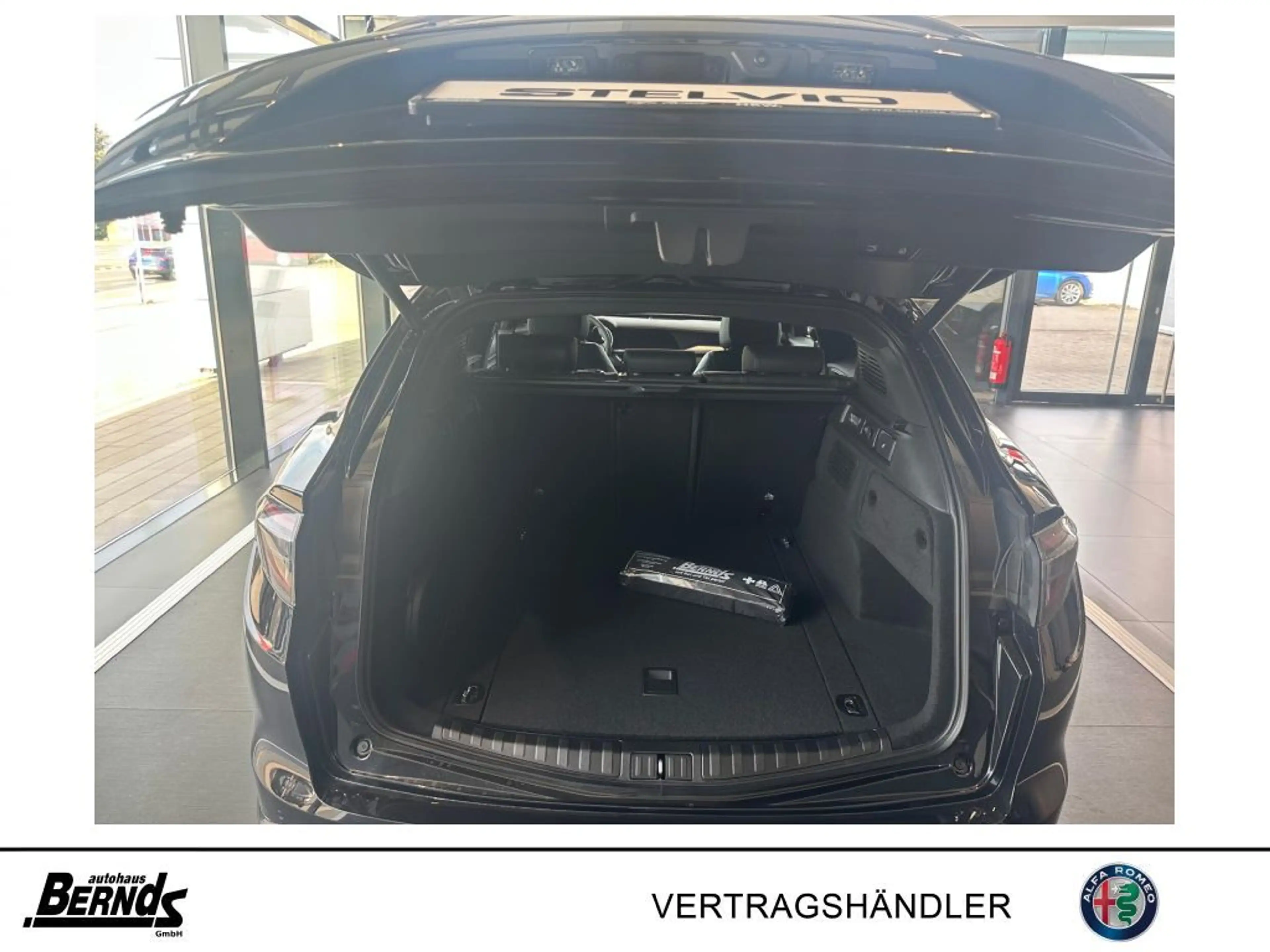Alfa Romeo Stelvio 2.2D Q4 Veloce TECHNOLOGIE PREMIUM 2,3t-AHK GLASD — photo 7