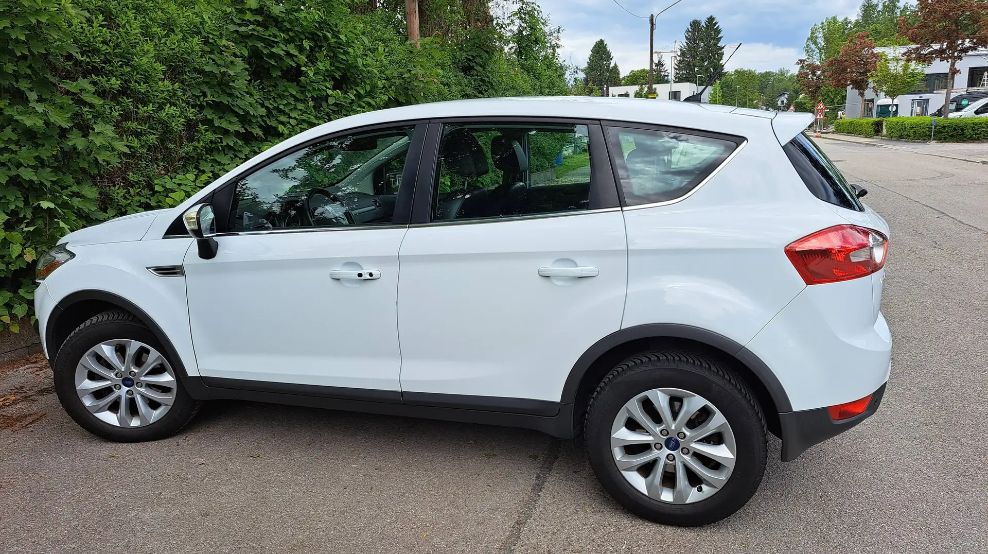 Ford Kuga Kuga 2,0 Titanium 4x4 TDCI DPF Aut. Titanium Weiß - 1