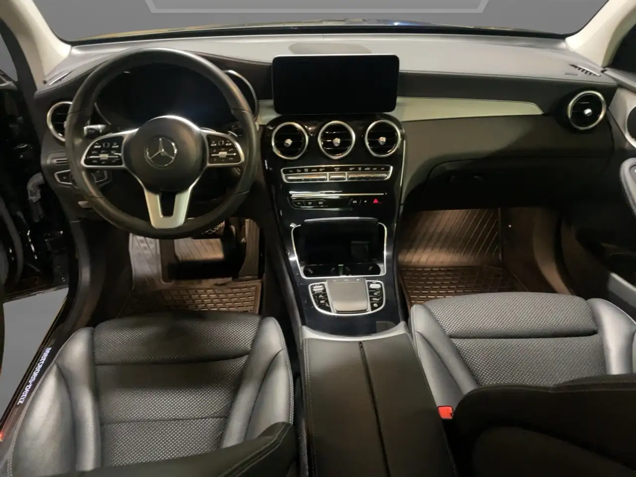 Mercedes-Benz GLC 300 de 4MATIC 9
