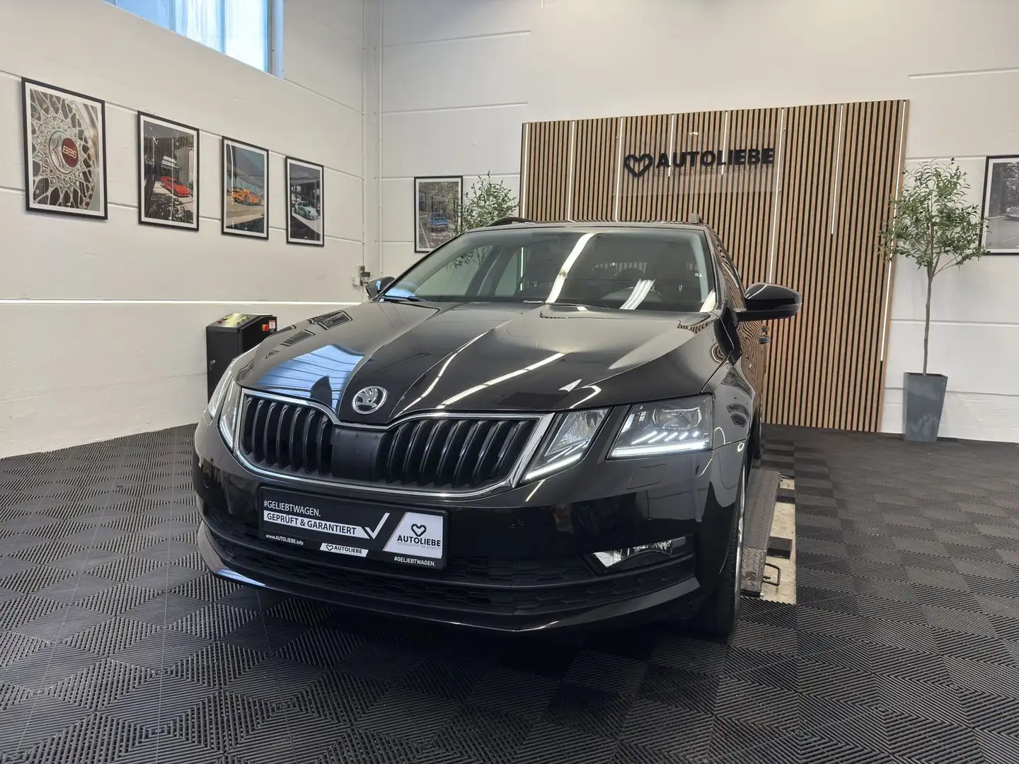 Skoda Octavia 2.0 TSI Ambition DSG*AHK*NAVI*PDC*2HD Schwarz - 2