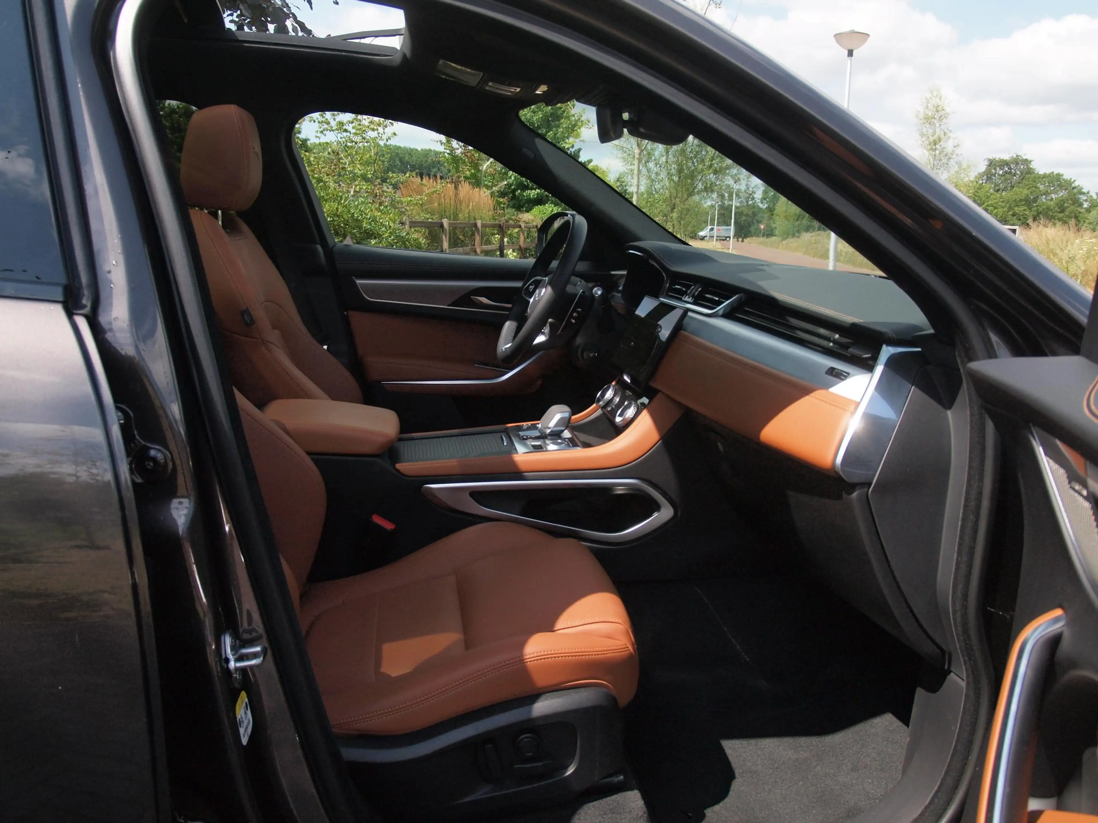 Jaguar F-Pace 2.0 P400e PHEV SE R-Dynamic | Panoramadak | Camera — photo 18