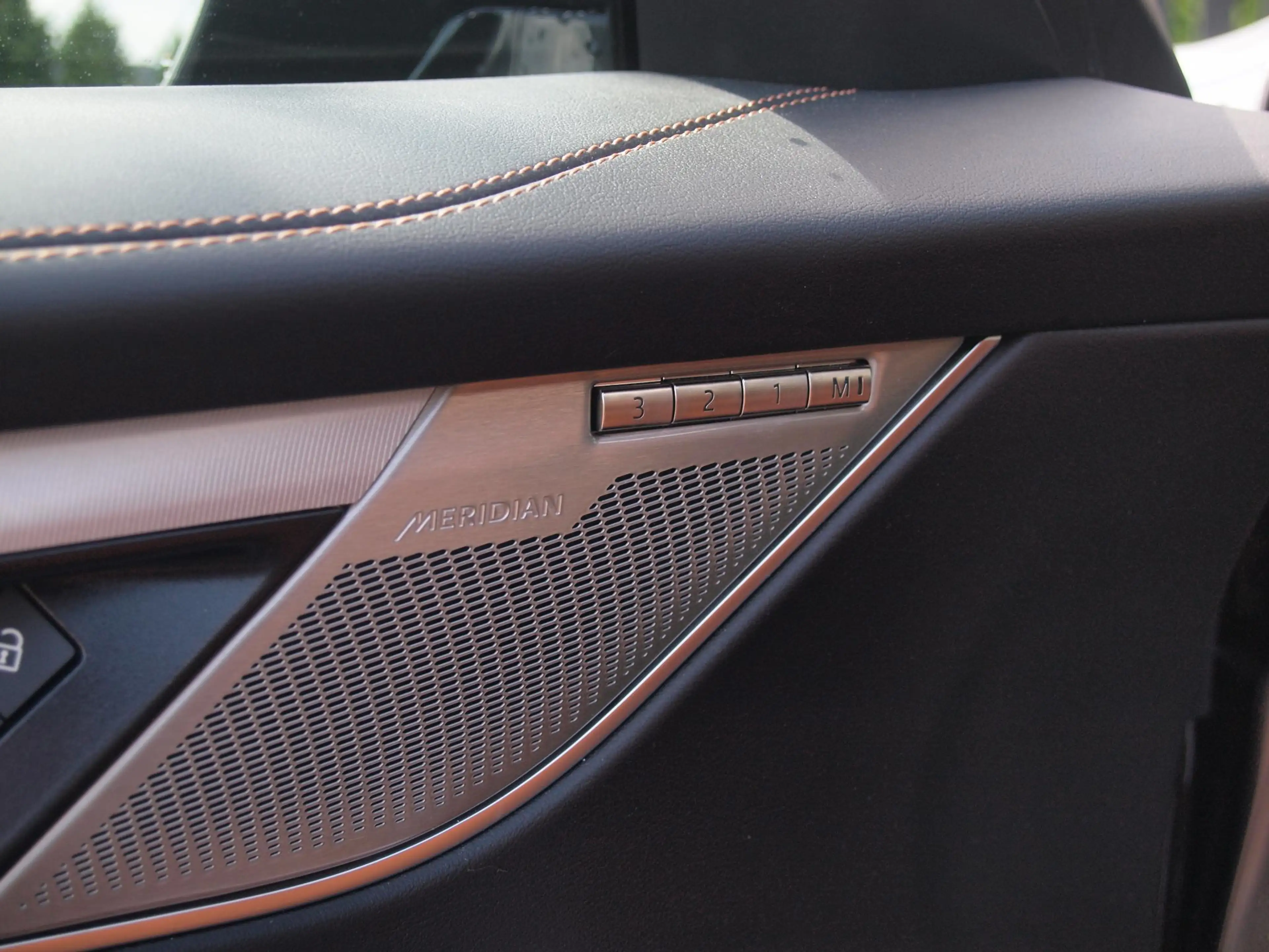 Jaguar F-Pace 2.0 P400e PHEV SE R-Dynamic | Panoramadak | Camera — photo 32