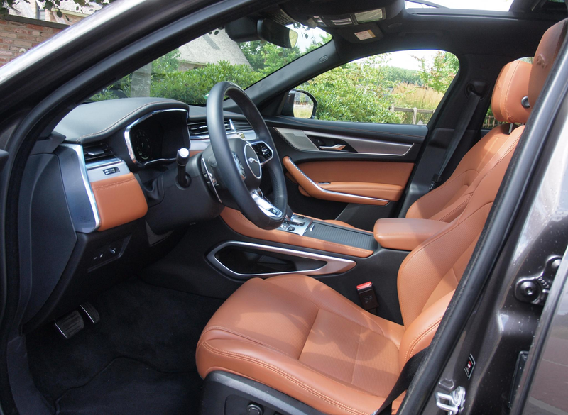 Jaguar F-Pace 2.0 P400e PHEV SE R-Dynamic | Panoramadak | Camera — photo 17