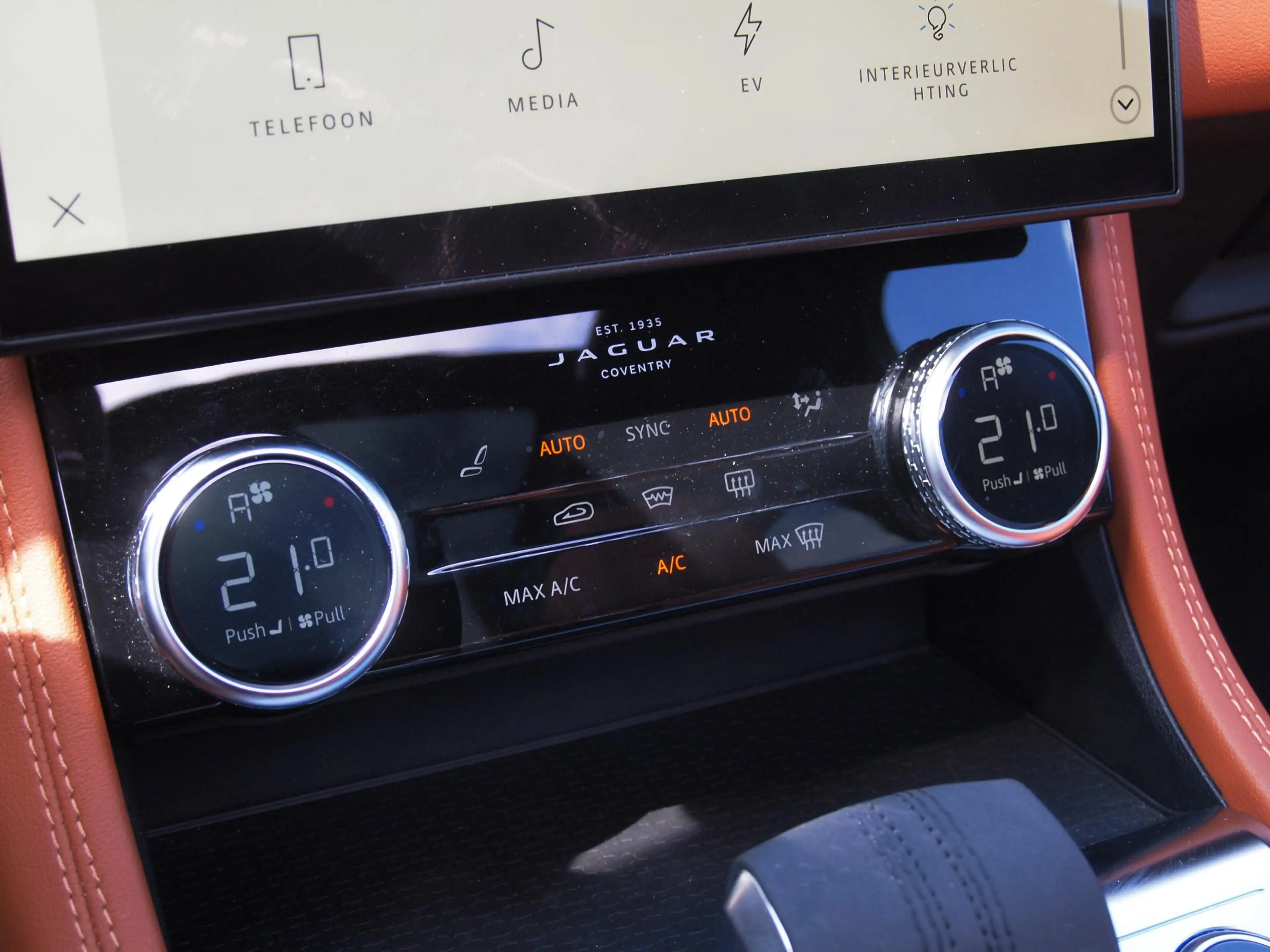 Jaguar F-Pace 2.0 P400e PHEV SE R-Dynamic | Panoramadak | Camera — photo 28