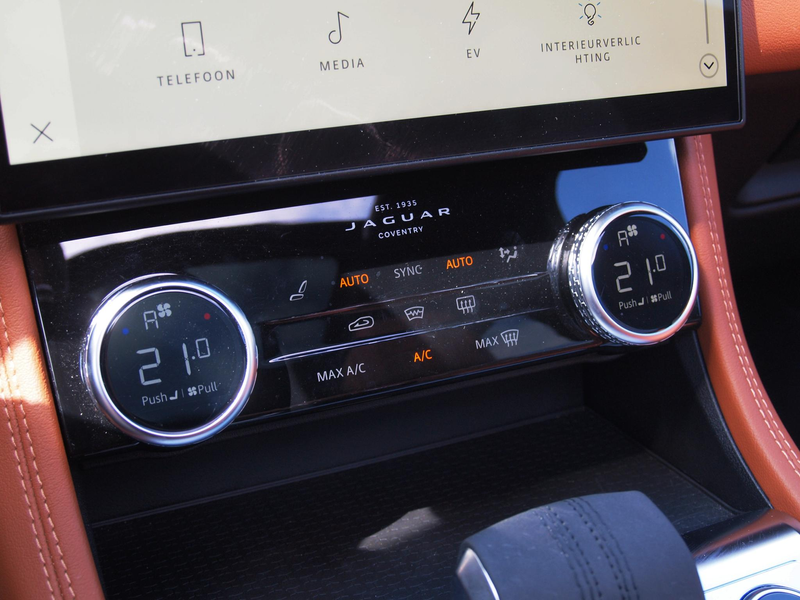 Jaguar F-Pace 2.0 P400e PHEV SE R-Dynamic | Panoramadak | Camera — photo 28