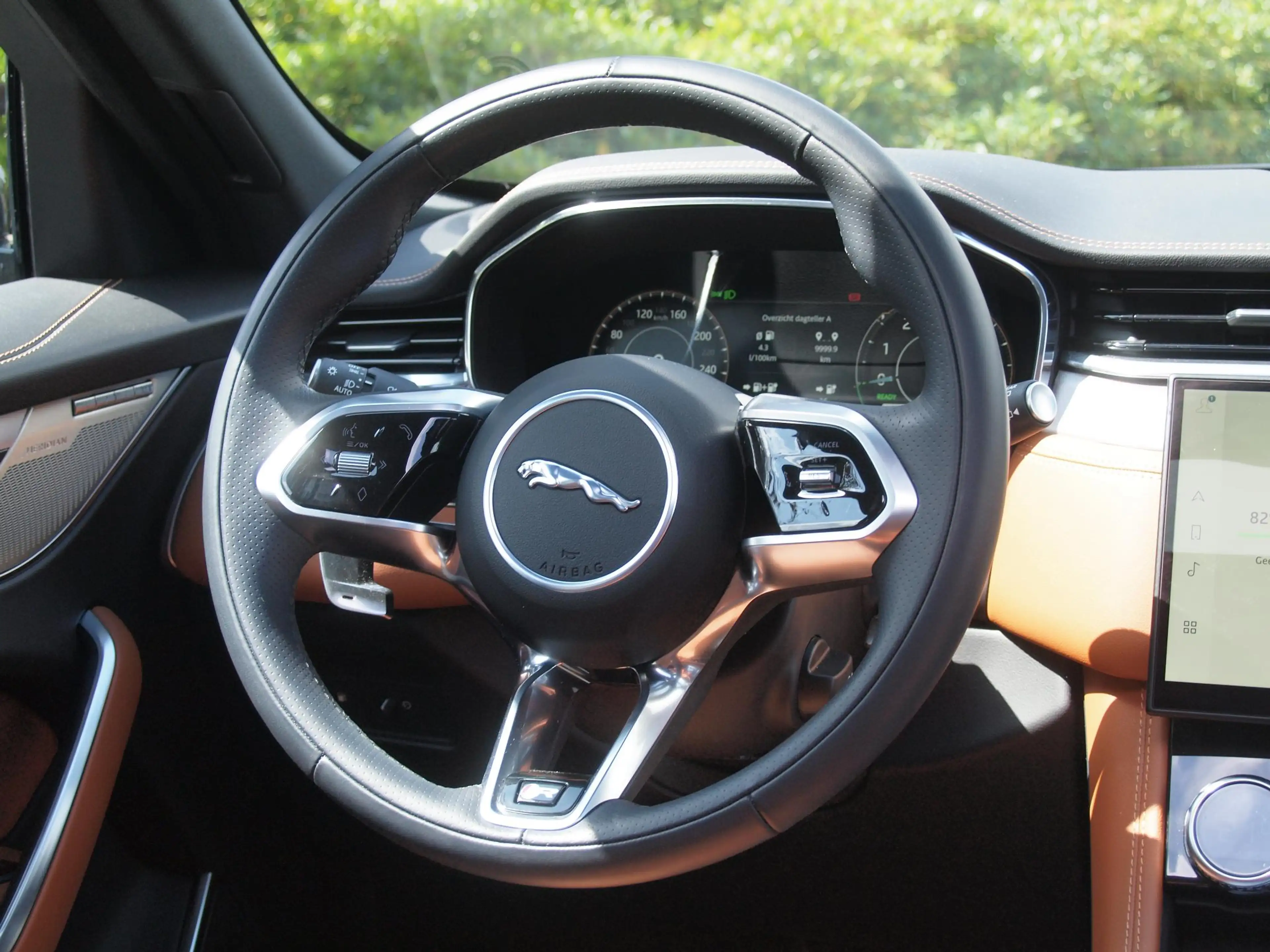 Jaguar F-Pace 2.0 P400e PHEV SE R-Dynamic | Panoramadak | Camera — photo 20