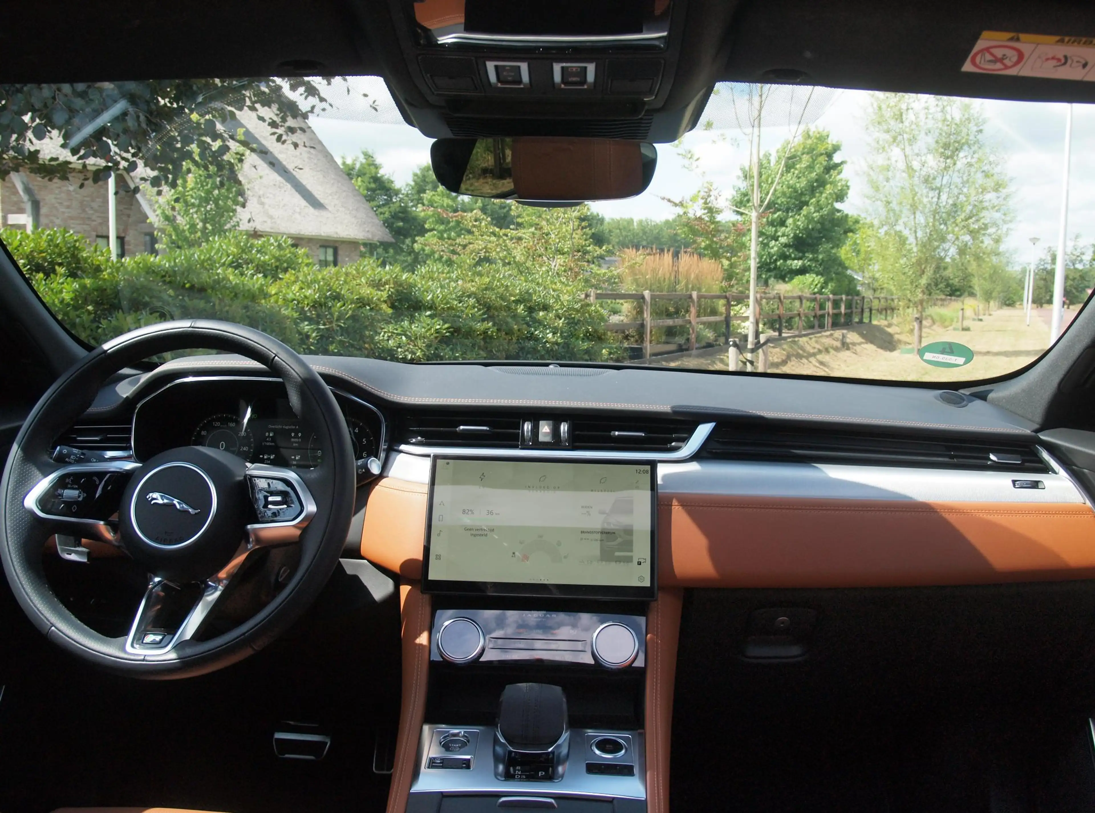 Jaguar F-Pace 2.0 P400e PHEV SE R-Dynamic | Panoramadak | Camera — photo 19