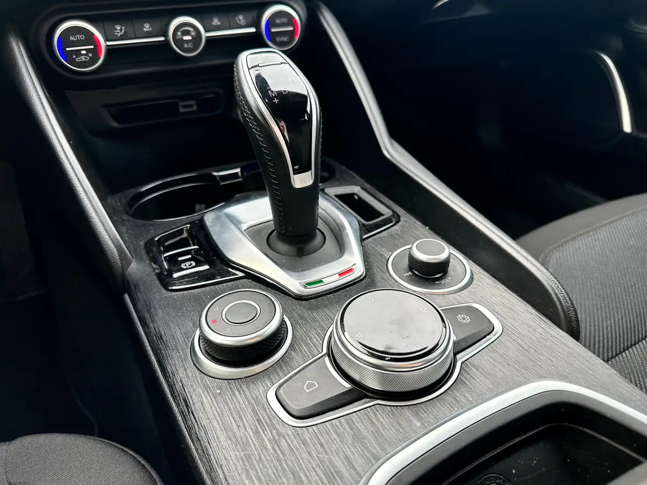 Alfa Romeo Giulia 2021 — фото 13