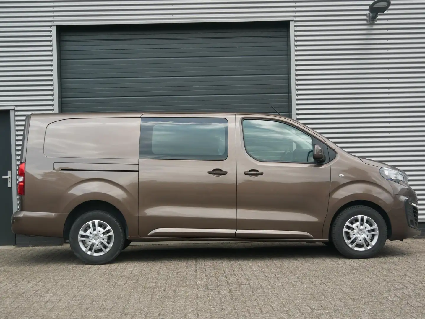 Peugeot Expert 231L 2.0 BlueHDI 180PK Premium Pack Marrón - 2