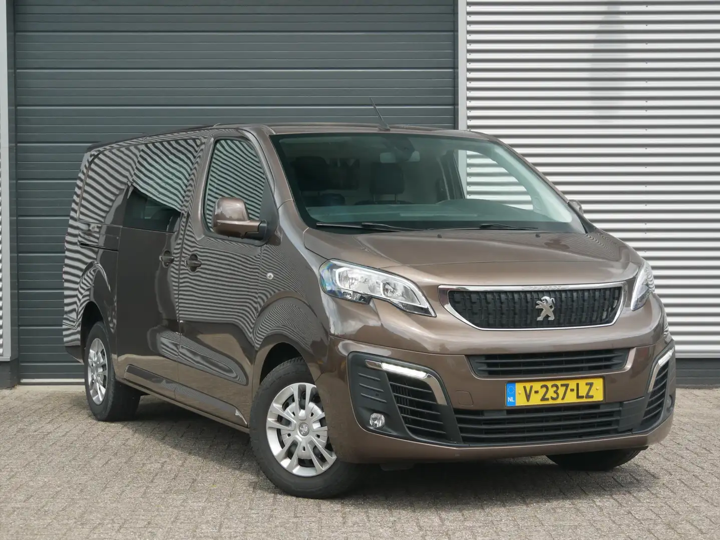 Peugeot Expert 231L 2.0 BlueHDI 180PK Premium Pack Marrón - 1