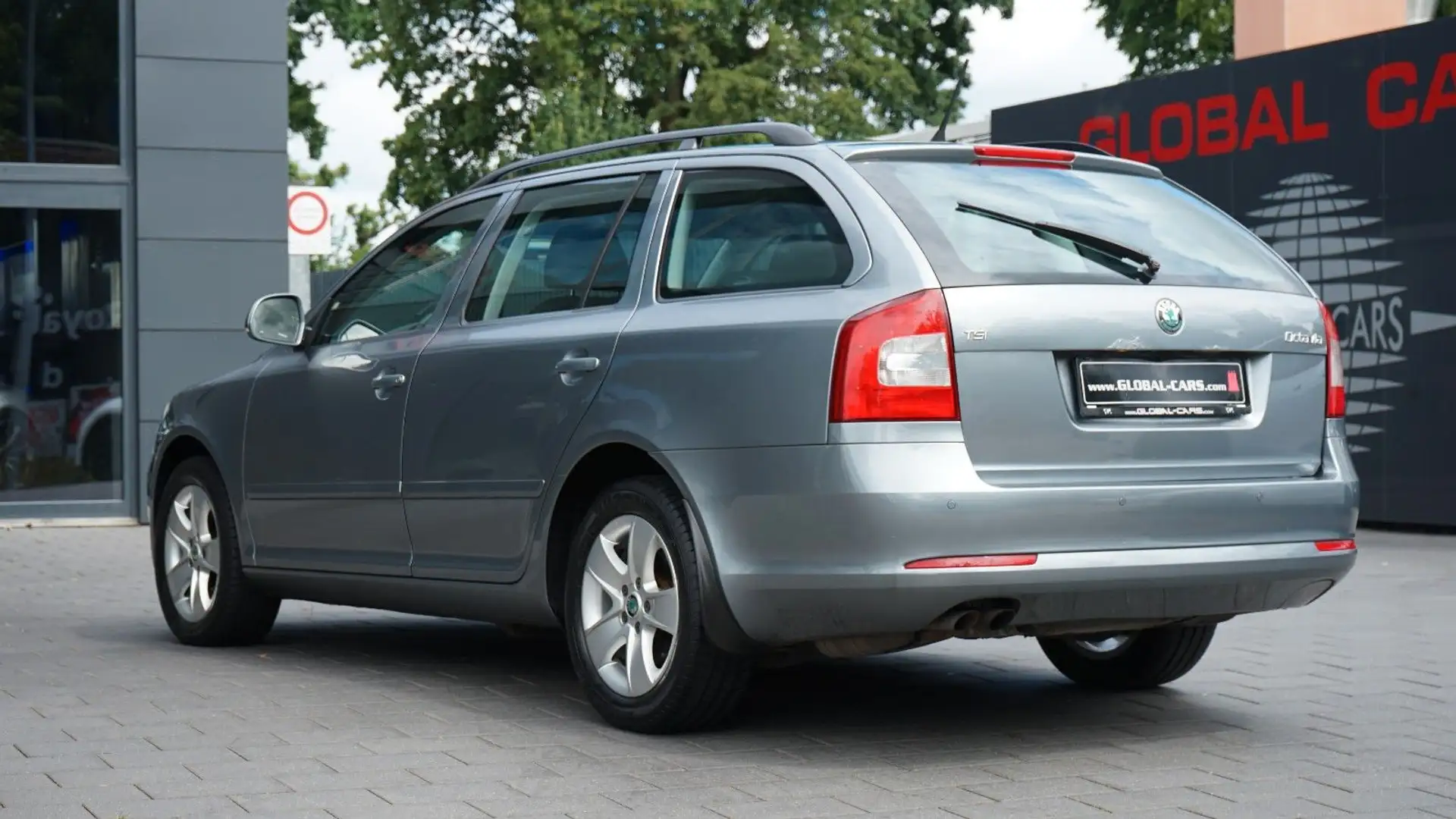 Skoda Octavia OCTAVIA 1.4 TSi COMBI*KLIMA*ALU*SH*TÜV* Grau - 2