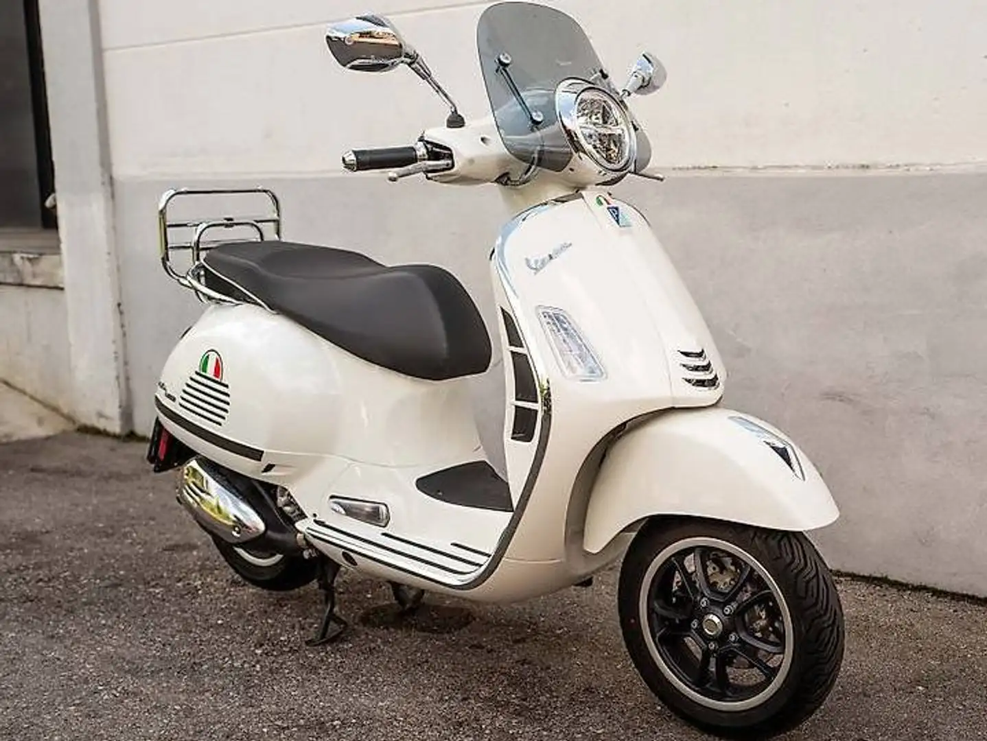 Vespa GTS Super 300 Vespa GTS 300 Fehér - 2