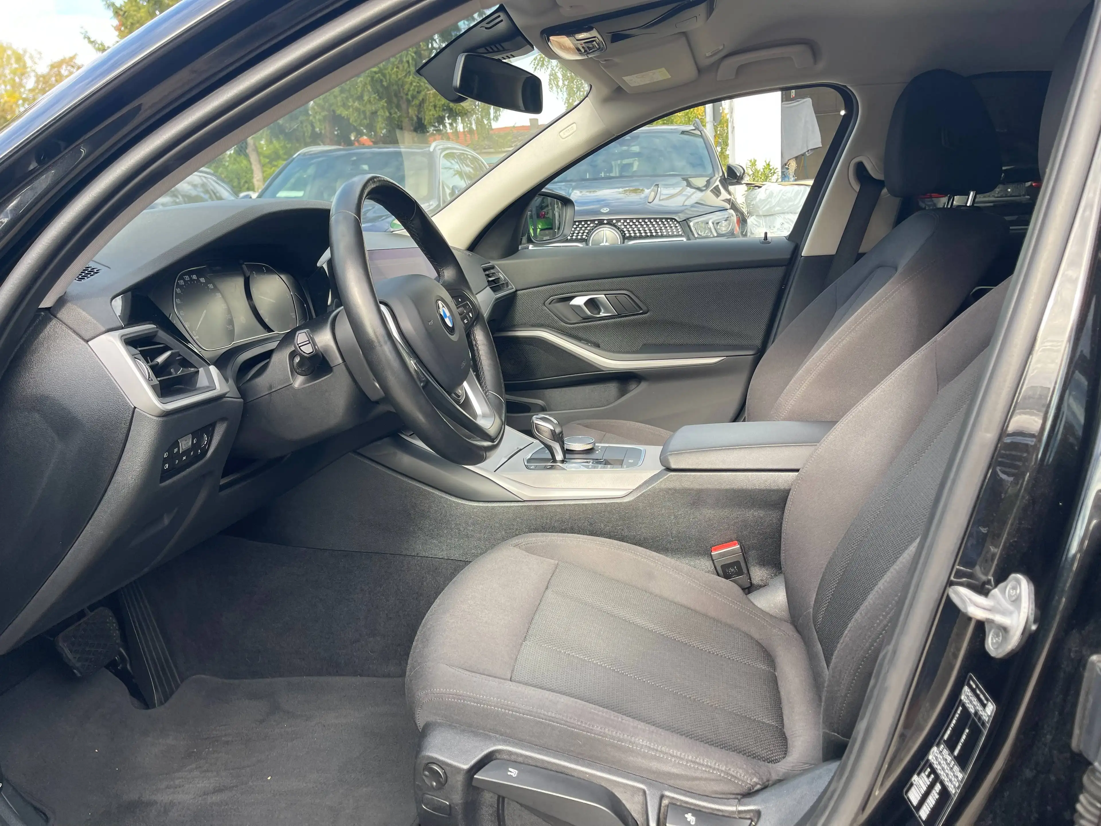 BMW 318 318 d SportLine — photo 14