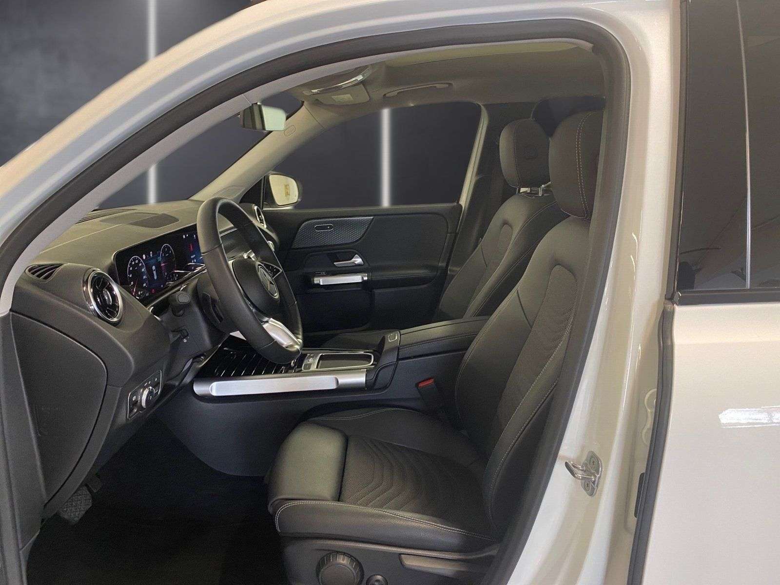 Mercedes-Benz GLB 220